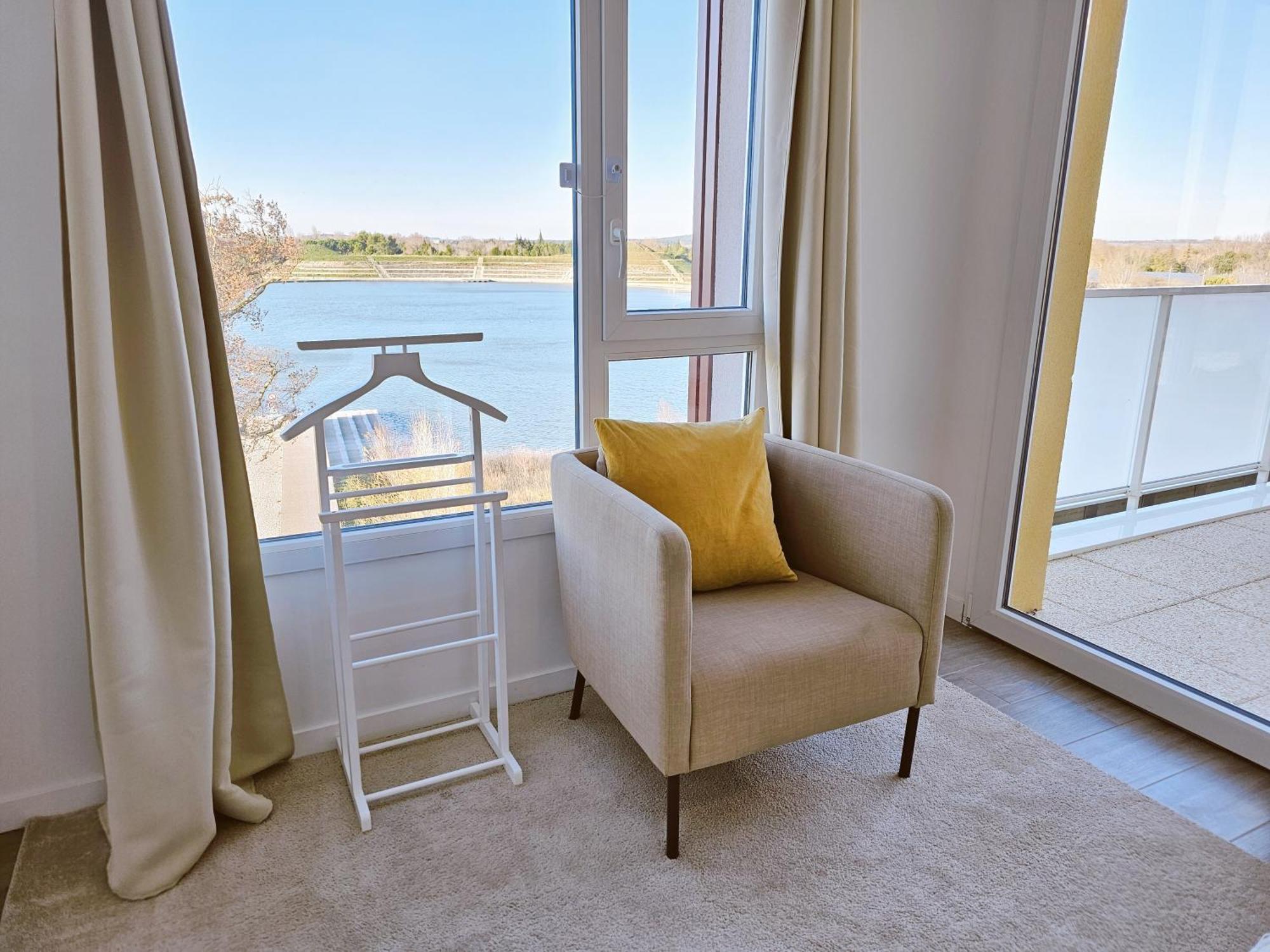 Lakeside Provence - Appartement 4 Etoiles Face Au Lac De Monteux Eksteriør bilde